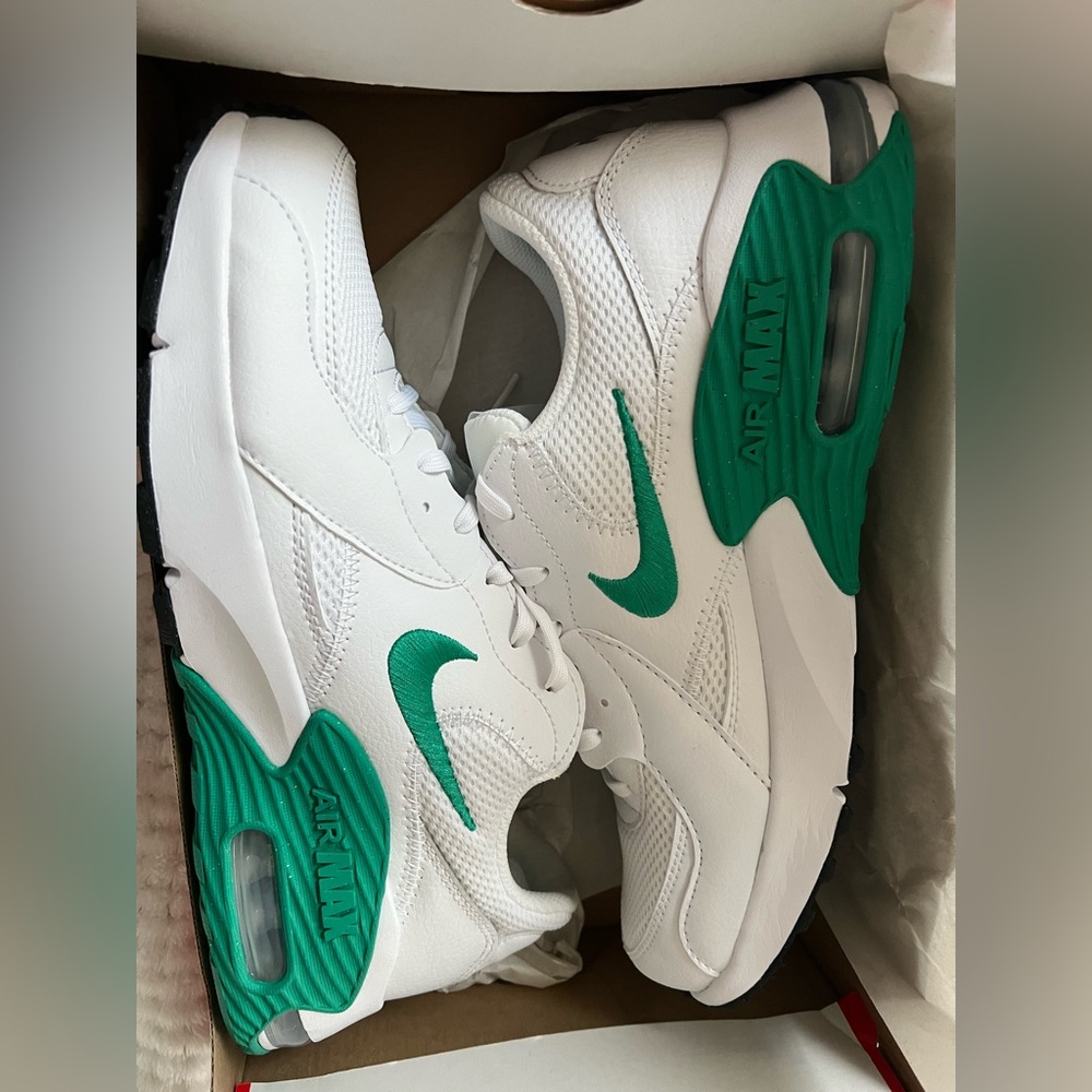 NIKE AIRMAX EXCEE GREEN & WHITE SIZE 11 *NEW*